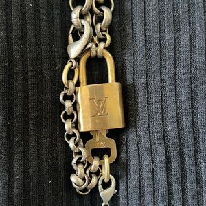 Louis  Vuitton Genuine necklace w/working lock and pearl